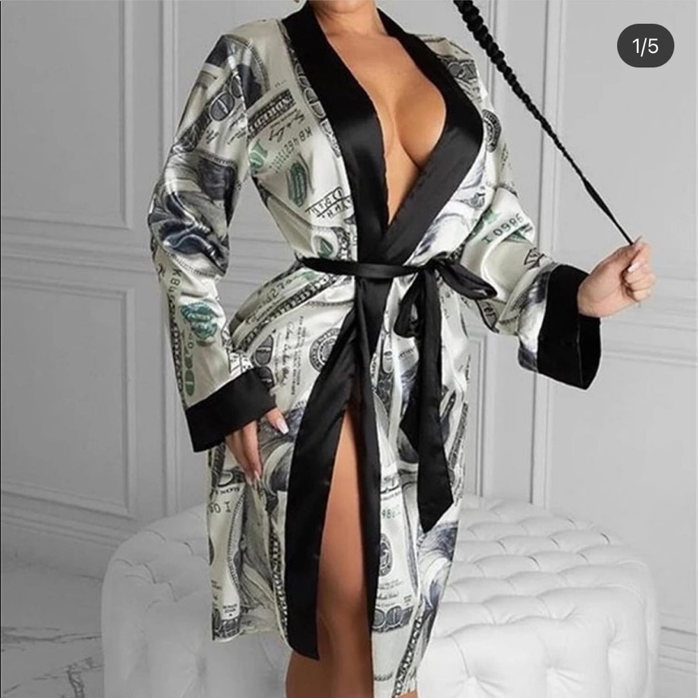 🖤”Sugar Daddy” Robe 👘 (money robe 👘)